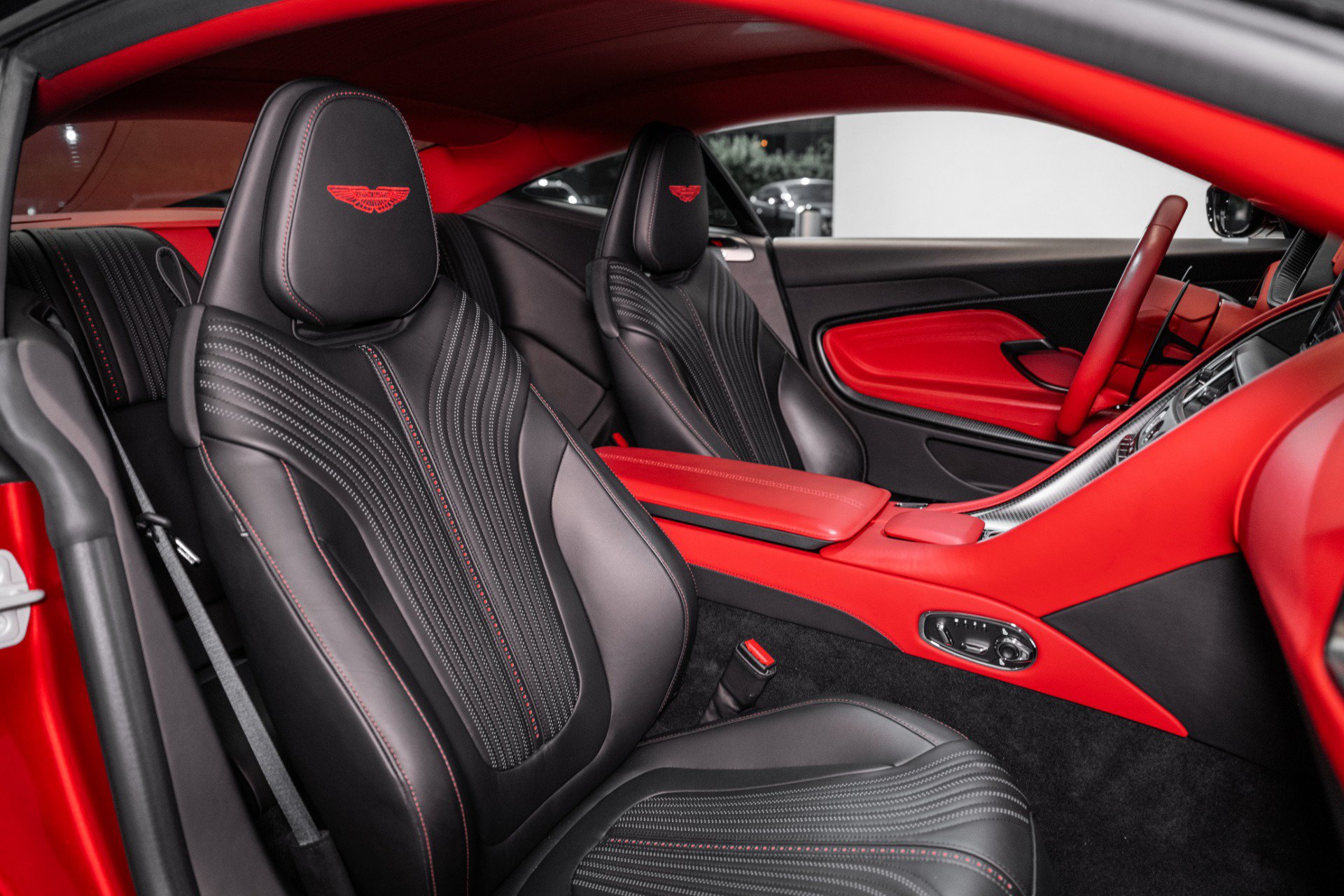 Used 2023 Aston Martin DB11 Coupe RWD image 17