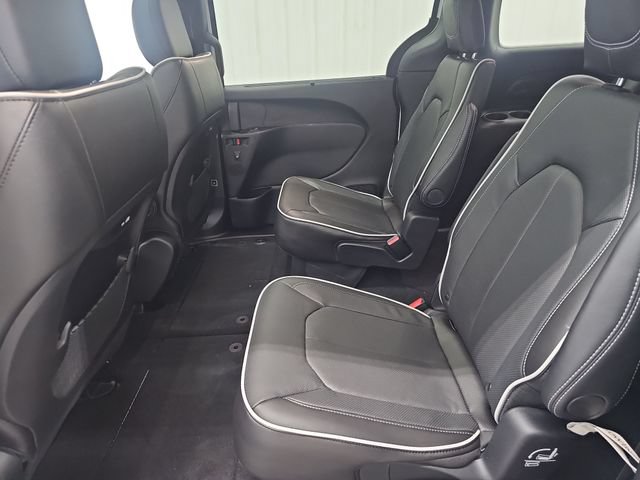 New 2027 Chrysler Pacifica Limited AWD/4WD image 37