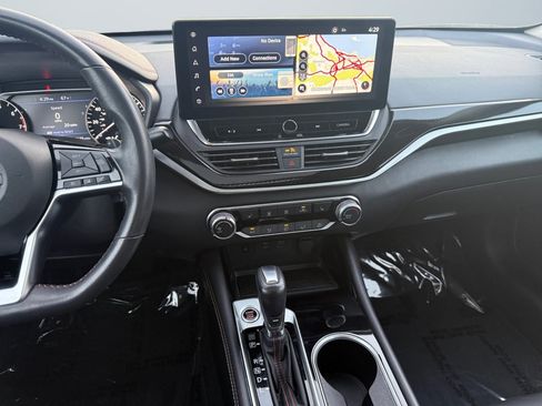 Used 2023 Nissan Altima 2.5 SR w/ SR Premium Package image 10