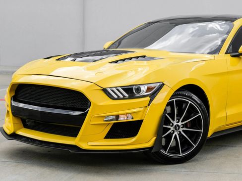Used 2017 Ford Mustang GT w/ GT Performance Package image 9