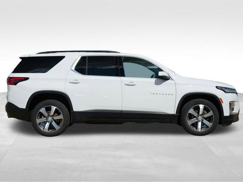 Used 2023 Chevrolet Traverse LT w/ LT Premium Package image 9