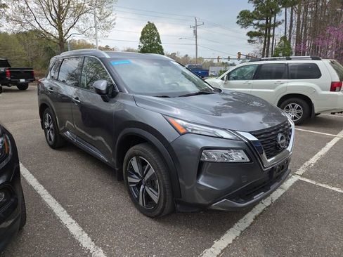 Used 2023 Nissan Rogue SL image 1