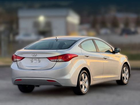 Used 2013 Hyundai Elantra GLS w/ Preferred Pkg image 9