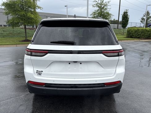 Certified 2023 Jeep Grand Cherokee Altitude AWD/4WD image 8