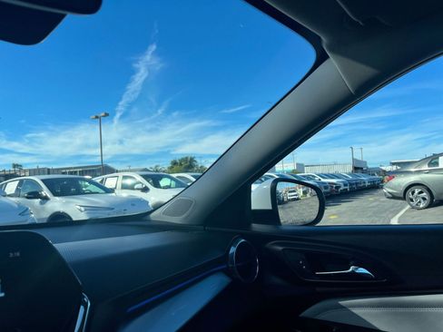 Used 2025 Chevrolet Trax LT w/ LT Convenience Package image 36