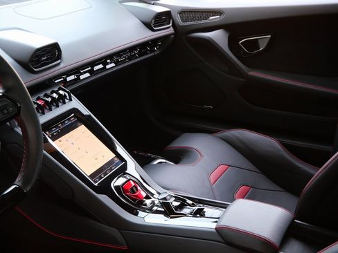 Used 2022 Lamborghini Huracan EVO image 16