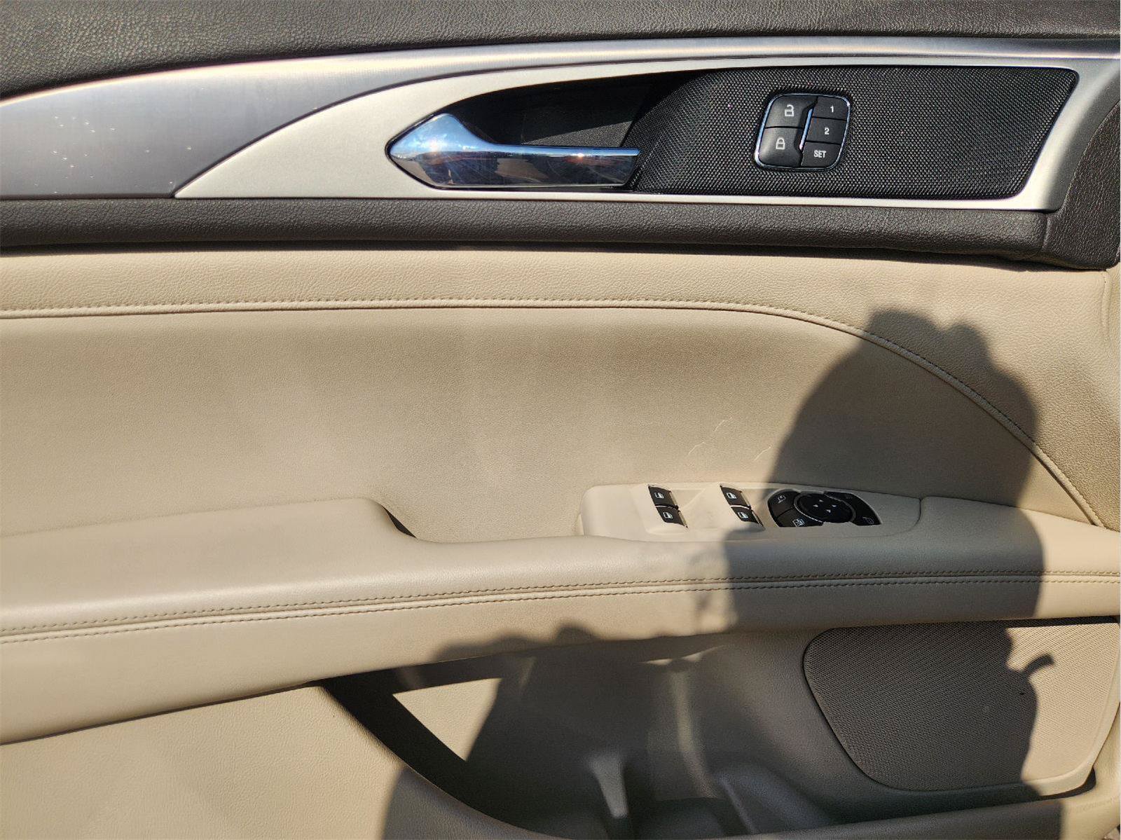 Used 2020 Lincoln MKZ w/ Convenience Package FWD image 24