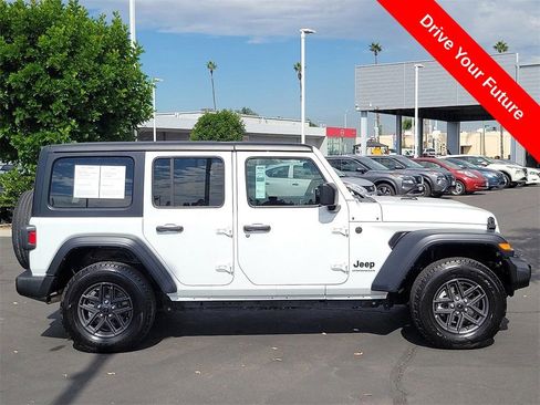 Used 2024 Jeep Wrangler Unlimited Sport AWD/4WD image 31