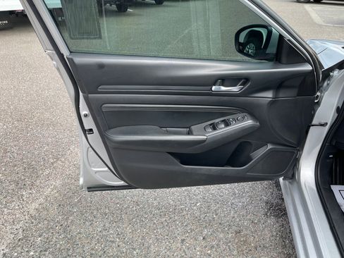Used 2019 Nissan Altima 2.5 S image 11