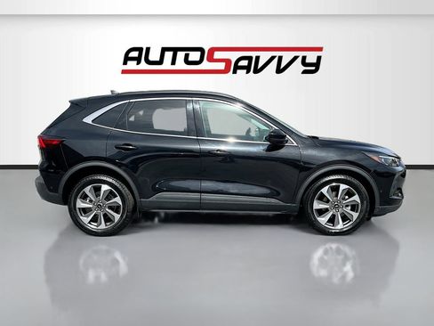 Used 2024 Ford Escape Platinum w/ Premium Technology Package image 8