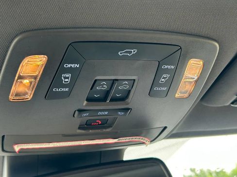 Used 2023 Toyota Sienna XLE w/ XLE Plus Package AWD/4WD image 21