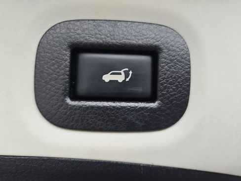 Used 2016 Nissan Rogue SL AWD/4WD image 16