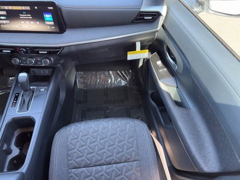 Certified 2025 Nissan Kicks SV image 15