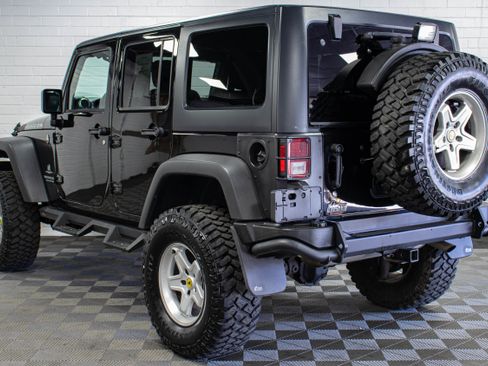 Used 2017 Jeep Wrangler Unlimited Rubicon w/ Cold Weather Group image 5