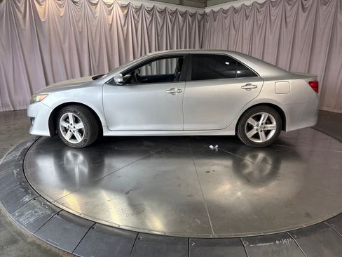 Used 2014 Toyota Camry SE FWD image 7