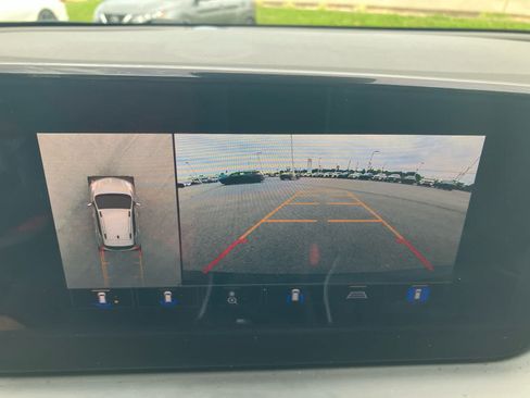 Used 2025 Buick Encore GX Avenir w/ Avenir Technology Package FWD image 21