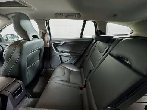 Used 2018 Volvo V60 T5 Dynamic w/ Vision Package image 22