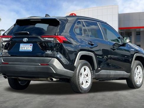 Certified 2021 Toyota RAV4 XLE w/ Convenience Package image 5