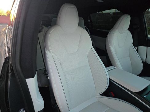 Used 2022 Tesla Model X Plaid image 28