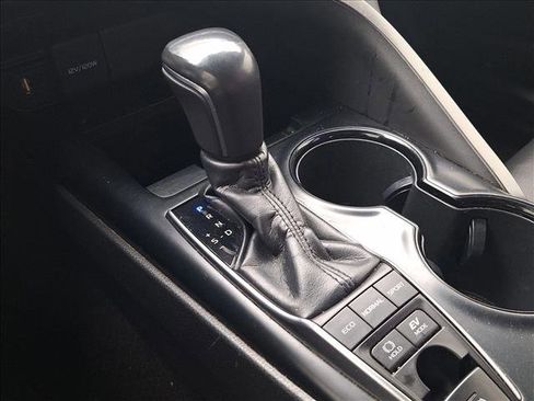 Used 2018 Toyota Camry SE image 14