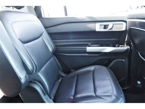 Used 2020 Ford Explorer XLT w/ Equipment Group 202A image 10