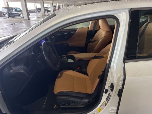 Used 2025 Lexus ES 350 w/ Premium Package image 3