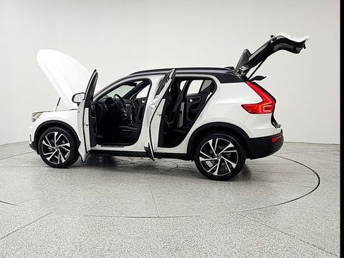 Used 2021 Volvo XC40 T5 R-Design AWD/4WD image 12