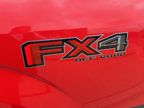Used 2017 Ford F150 XLT w/ Equipment Group 302A Luxury AWD/4WD image 11