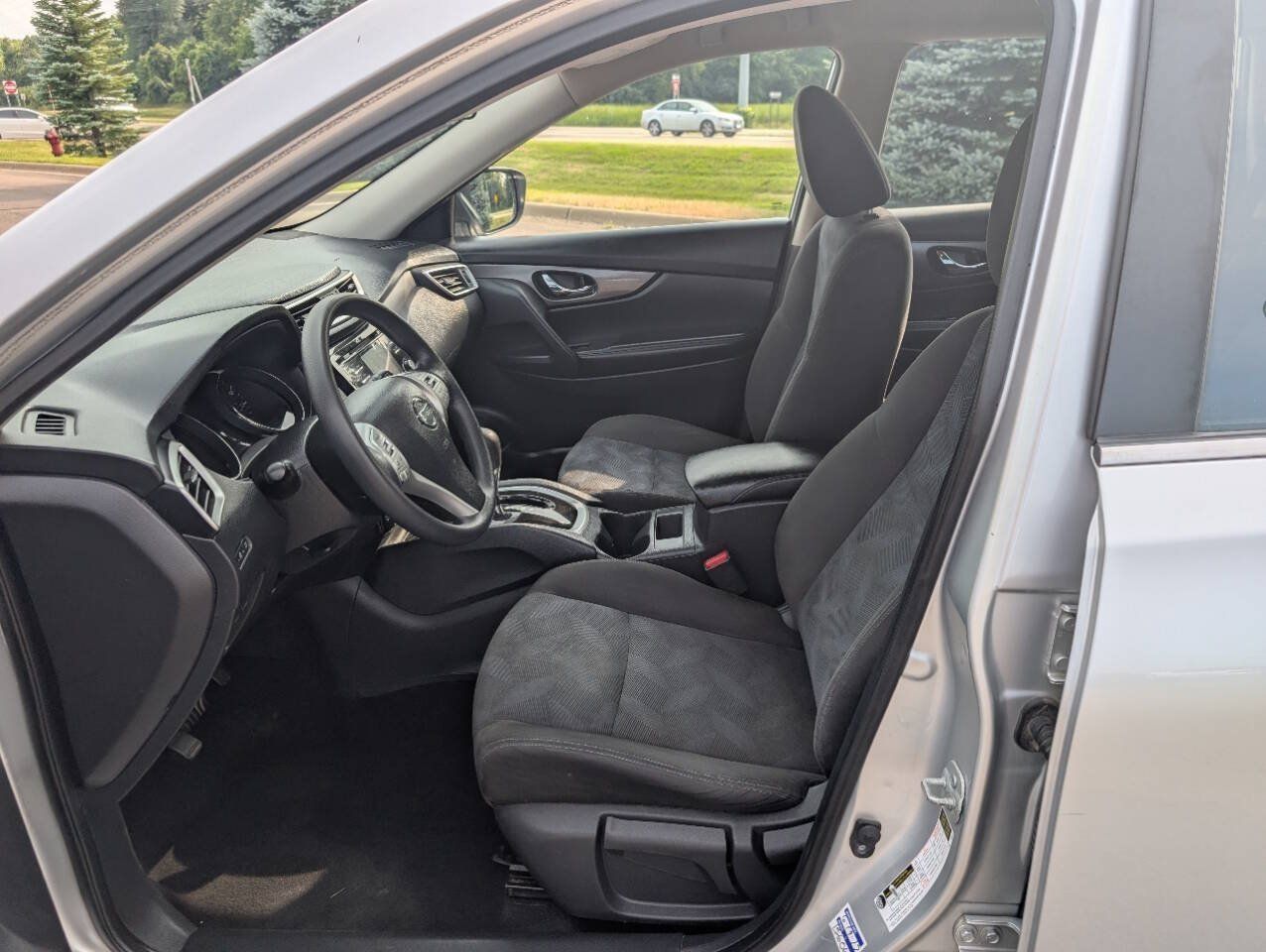 Used 2015 Nissan Rogue S FWD image 14