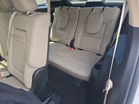 Used 2022 Ford Explorer Limited w/ Equipment Group 301A AWD/4WD image 13