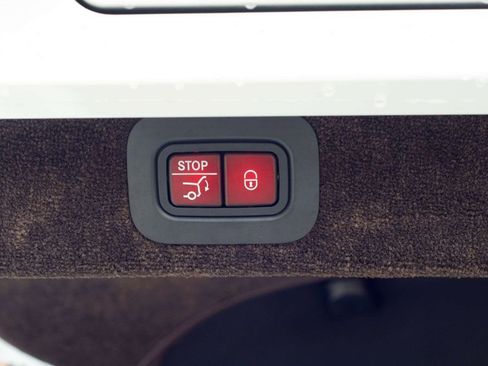 Used 2022 Aston Martin DBX image 52