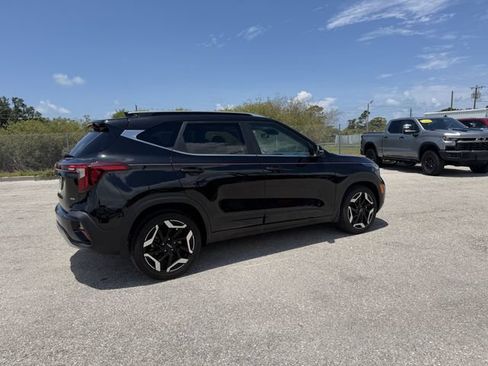Used 2024 Kia Seltos SX w/ SX Sunroof Package AWD/4WD image 4