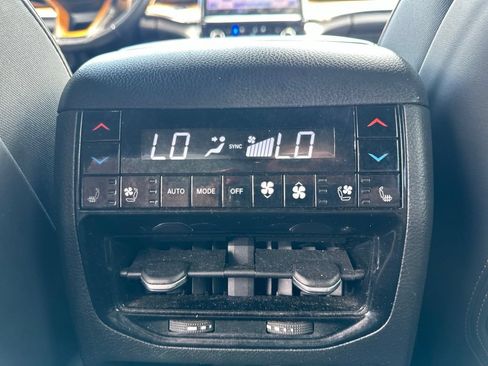 Used 2023 Jeep Grand Cherokee Summit AWD/4WD image 16