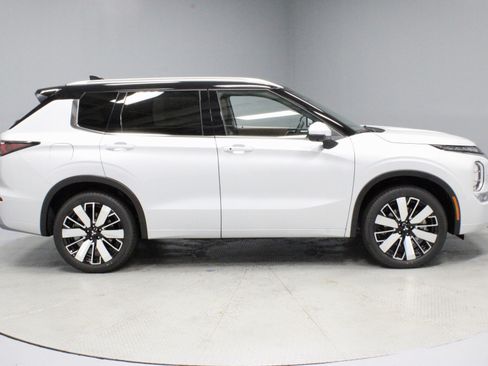 New 2025 Mitsubishi Outlander SEL image 9