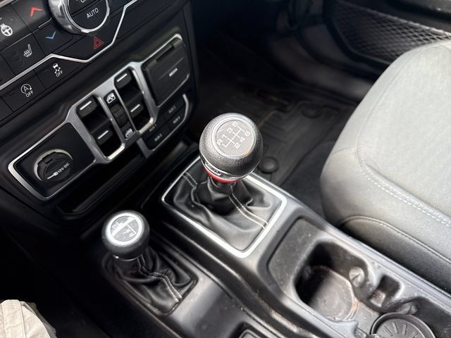 Used 2020 Jeep Wrangler Unlimited Sahara AWD/4WD image 26