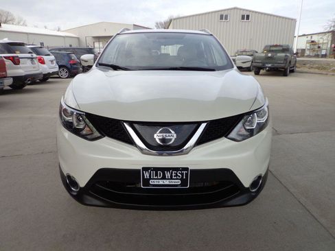 Used 2018 Nissan Rogue Sport SL image 2