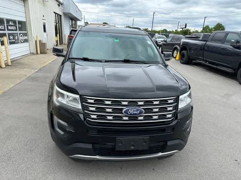 Used 2017 Ford Explorer XLT w/ Equipment Group 202A AWD/4WD image 23
