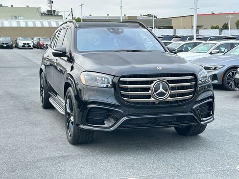 Used 2024 Mercedes-Benz GLS 580 4MATIC image 7