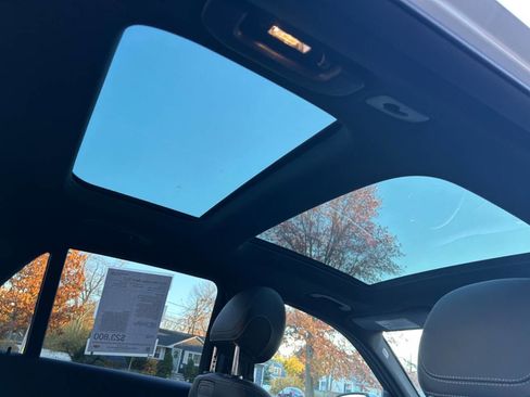 Used 2019 Mercedes-Benz GLC 300 4MATIC w/ Multimedia Package image 24