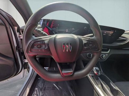 Used 2025 Buick Envista Preferred image 18