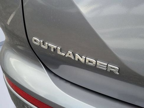 Used 2022 Mitsubishi Outlander SE FWD image 5