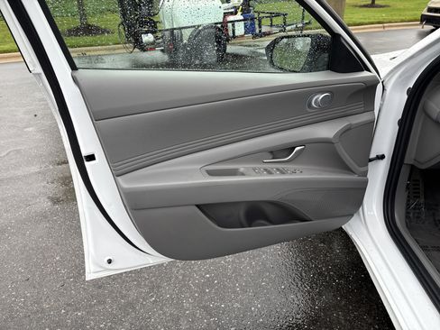 Used 2025 Hyundai Elantra Sport FWD image 21