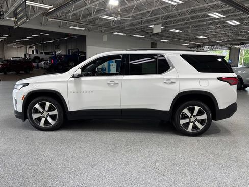 Used 2023 Chevrolet Traverse LT w/ LT Premium Package AWD/4WD image 4