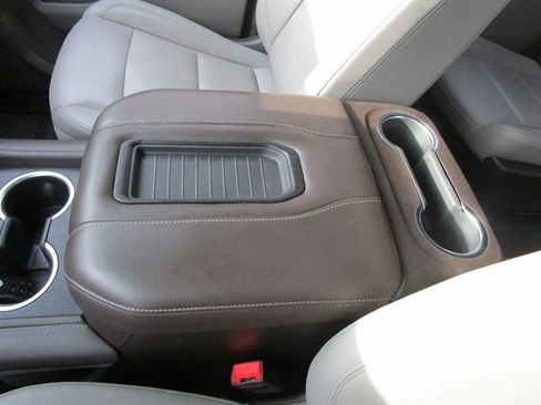 Used 2021 Chevrolet Suburban Z71 w/ Z71 Off-Road Package AWD/4WD image 24