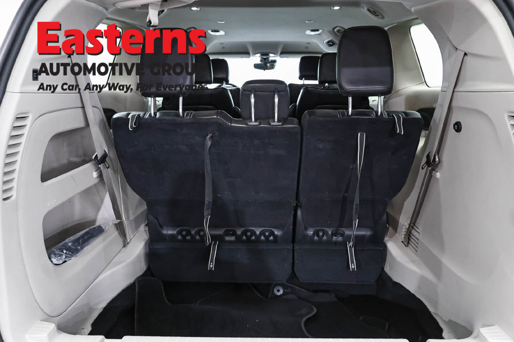Used 2023 Chrysler Pacifica Touring-L FWD image 24