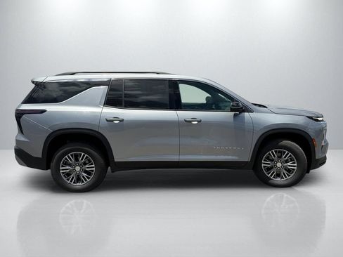 Used 2026 Chevrolet Traverse LT w/ Driver Confidence Package FWD image 4