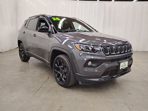 Used 2024 Jeep Compass Latitude w/ Altitude Special Edition AWD/4WD image 7