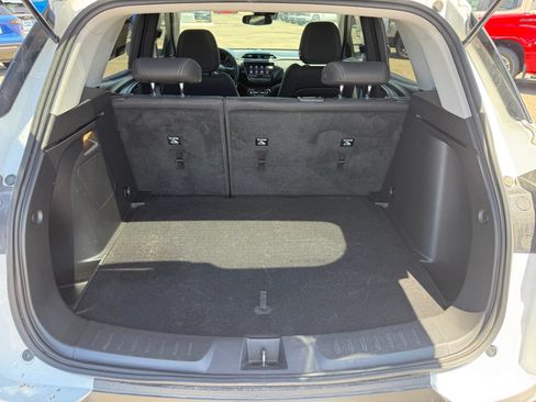 Used 2022 Chevrolet TrailBlazer LT w/ Convenience Package FWD image 36