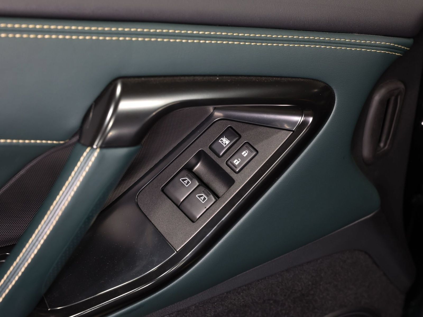Used 2021 Nissan GT-R Premium AWD/4WD image 28