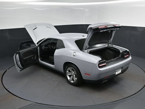 Used 2022 Dodge Challenger SXT RWD image 2